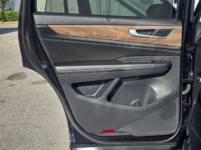 Used 2024 Volkswagen Atlas SE w/ Panoramic Sunroof Package FWD image 9