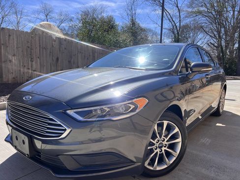 Used 2018 Ford Fusion Energi SE image 1
