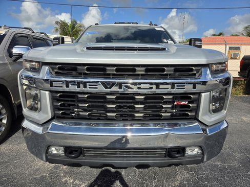 Used 2022 Chevrolet Silverado 2500 LT w/ Convenience Package AWD/4WD image 2