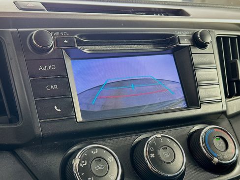 Used 2018 Toyota RAV4 LE image 22