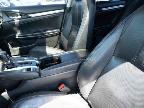 Used 2017 Honda Civic Touring image 10
