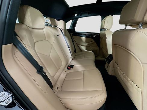 Used 2025 Porsche Macan image 29