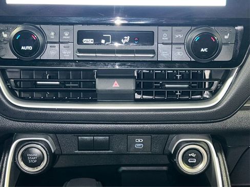 Used 2025 Toyota Grand Highlander XLE image 32