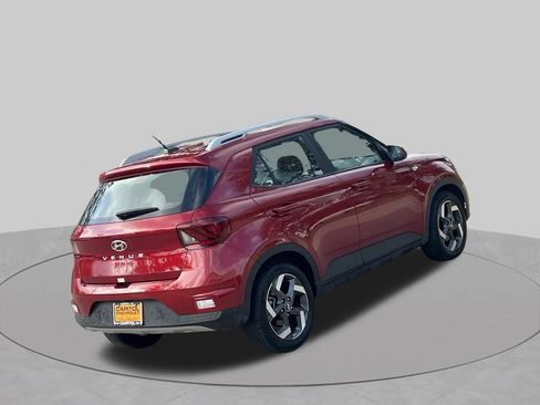 Used 2025 Hyundai Venue Limited FWD image 5