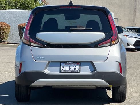 Used 2023 Kia Soul LX w/ LX Technology Package FWD image 8