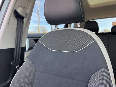 New 2026 Volkswagen Taos SE FWD image 21