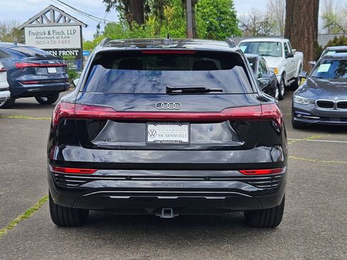 Used 2024 Audi Q8 e-tron Premium Plus w/ Premium Plus Package AWD/4WD image 4
