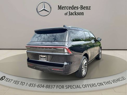 Used 2026 Lincoln Navigator Reserve AWD/4WD image 8