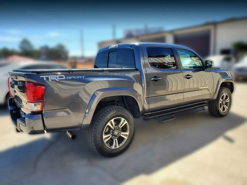 Used 2017 Toyota Tacoma TRD Sport w/ Tow Package image 8
