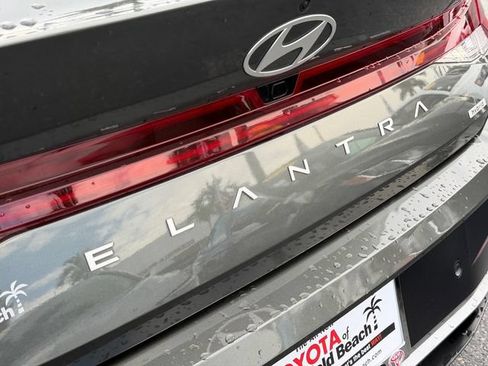 Used 2024 Hyundai Elantra Limited FWD image 5