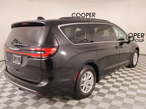 Used 2022 Chrysler Pacifica Touring-L FWD image 21