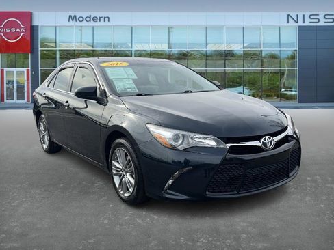 Used 2015 Toyota Camry SE image 3