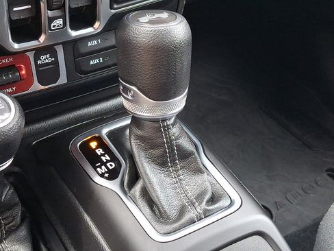 Used 2024 Jeep Wrangler Unlimited AWD/4WD image 14