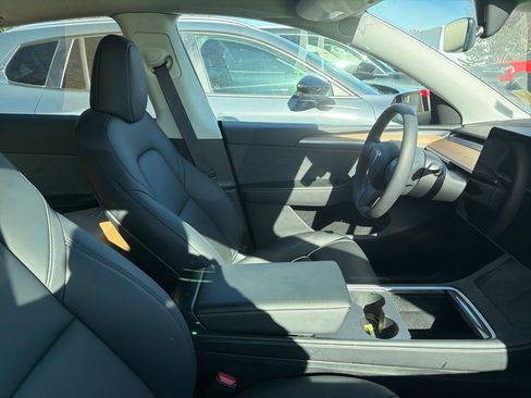 Used 2024 Tesla Model Y Long Range image 4