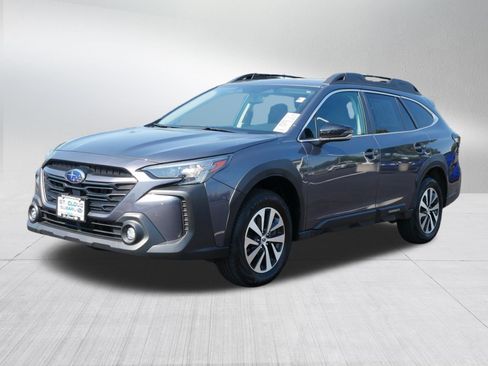 Used 2025 Subaru Outback Premium AWD/4WD image 3