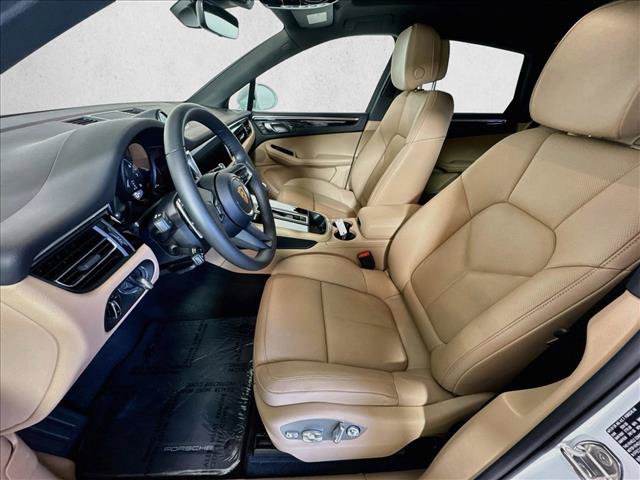 Certified 2026 Porsche Macan Turbo AWD/4WD image 5