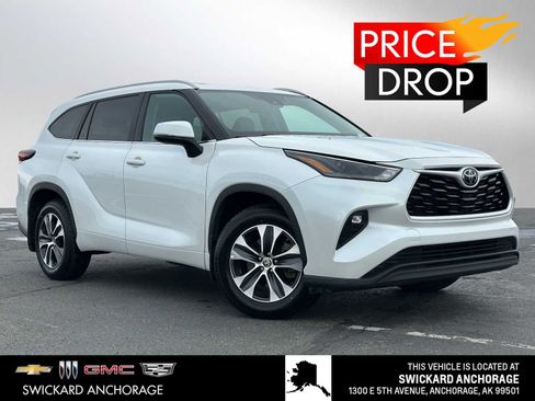 Used 2024 Toyota Highlander LE image 1