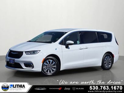 Used 2023 Chrysler Pacifica Touring-L