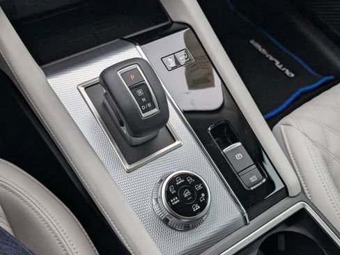 New 2025 Mitsubishi Outlander SEL image 24