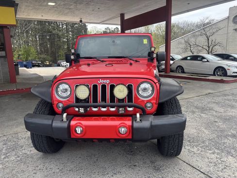 Used 2017 Jeep Wrangler Unlimited Sahara w/ Connectivity Group image 3