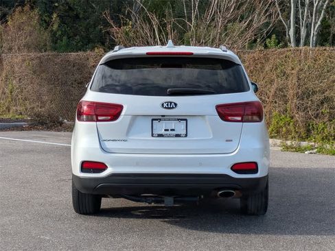 Used 2019 Kia Sorento LX w/ LX Convenience Package image 4