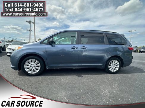 Used 2015 Toyota Sienna LE AWD/4WD image 3