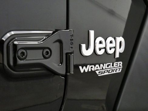Used 2021 Jeep Wrangler Sport image 10