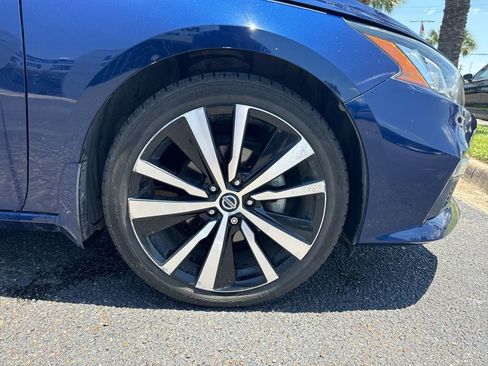 Used 2021 Nissan Altima 2.5 SR FWD image 12
