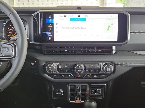 New 2025 Jeep Gladiator High Tide image 18