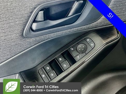 Used 2023 Nissan Rogue S AWD/4WD image 12
