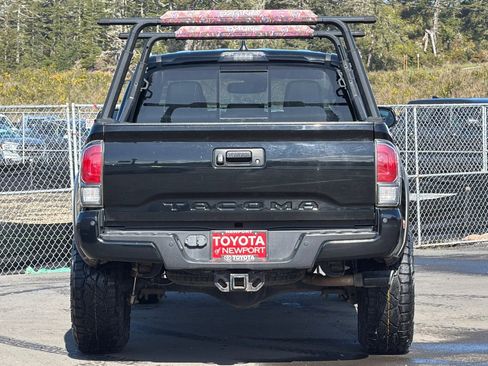 Used 2020 Toyota Tacoma TRD Off-Road w/ TRD Premium Off Road Package image 5