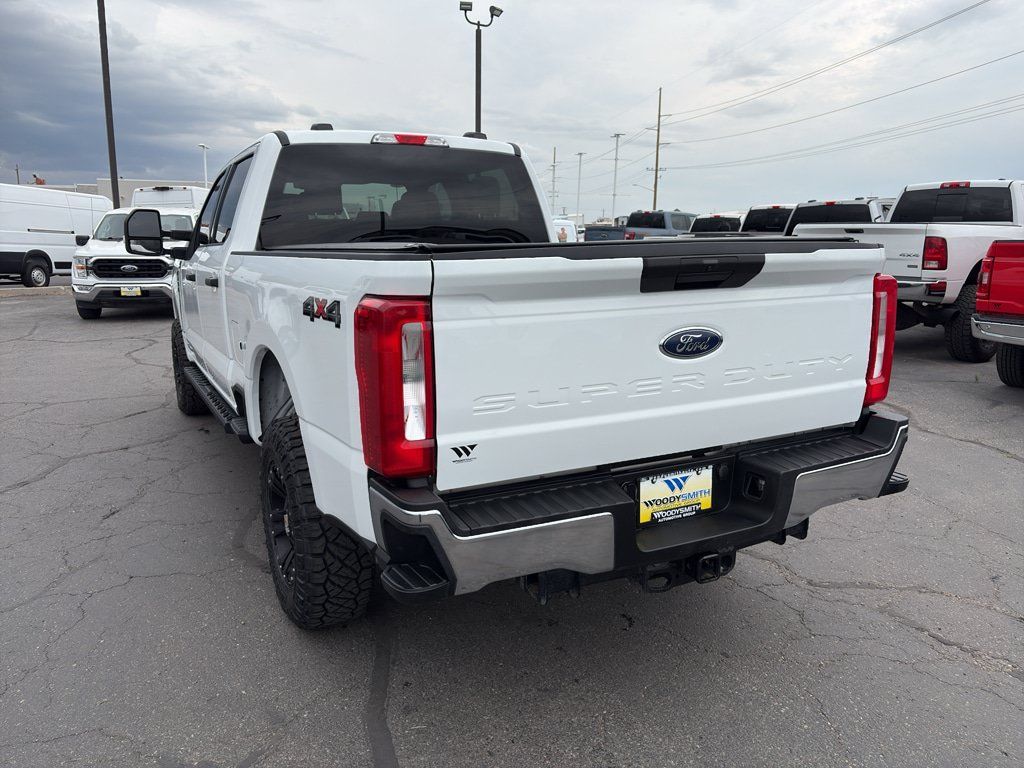 Used 2025 Ford F250 XLT AWD/4WD image 3