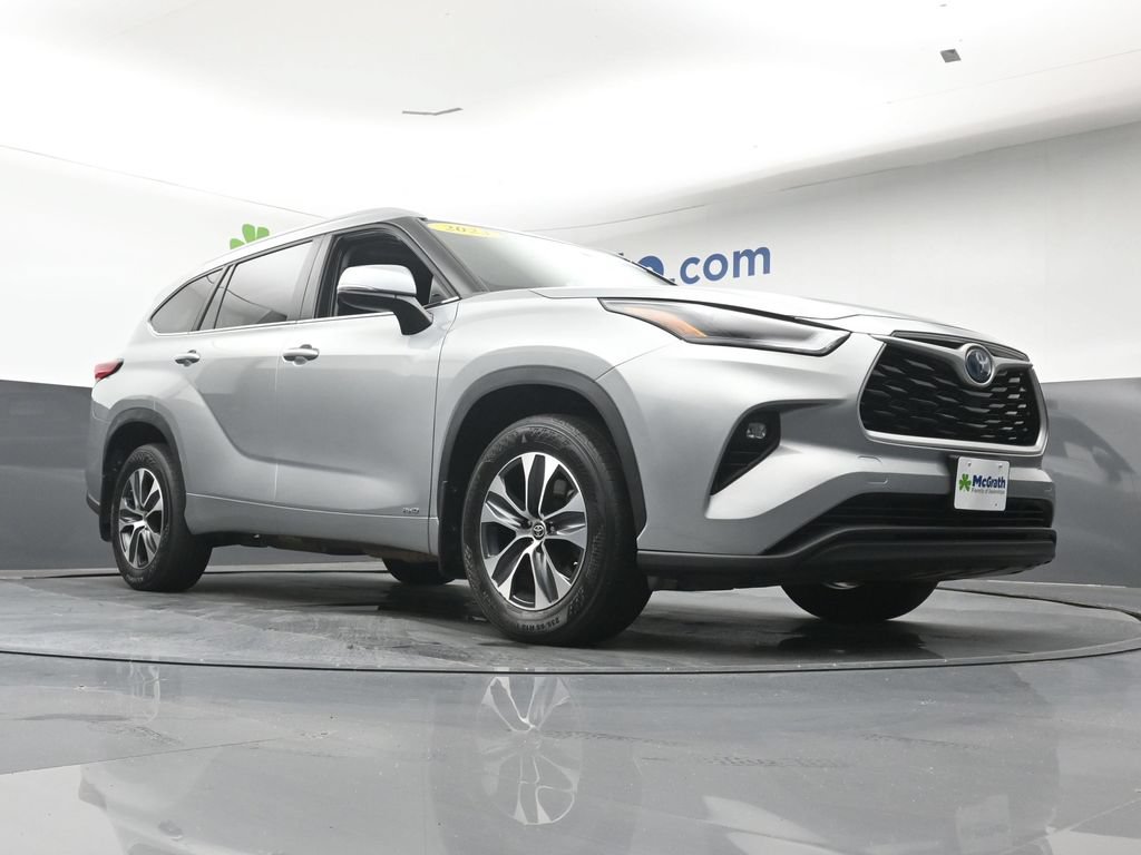 Used 2023 Toyota Highlander XLE AWD/4WD image 29