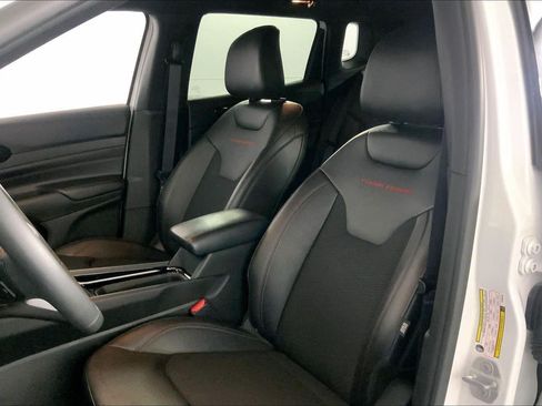 Used 2025 Jeep Compass Trailhawk AWD/4WD image 22