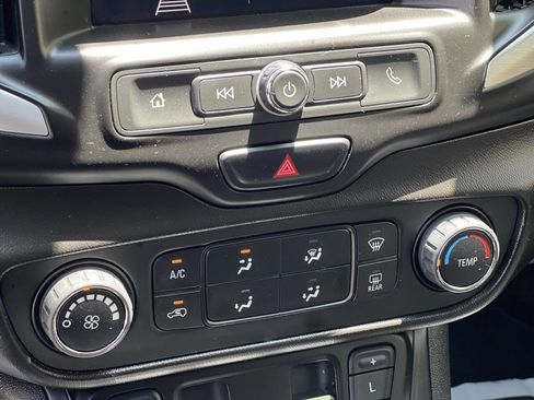 Used 2020 GMC Terrain SLE image 11