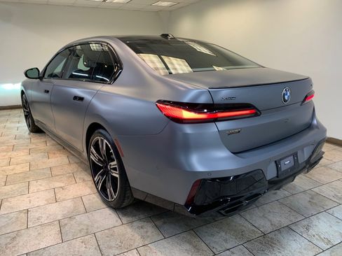 Used 2023 BMW 760i xDrive image 5
