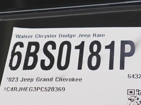 Used 2023 Jeep Grand Cherokee Summit AWD/4WD image 32