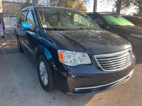 Used 2015 Chrysler Town & Country Limited Platinum image 2