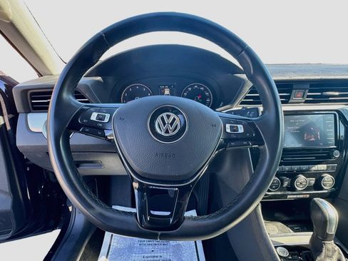 Used 2022 Volkswagen Passat 2.0T SE FWD image 11