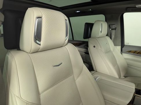 Used 2022 Cadillac Escalade ESV Sport Platinum w/ LPO, ONYX Package AWD/4WD image 26