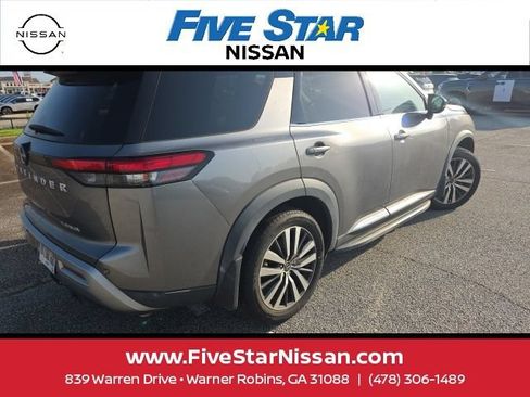 Used 2022 Nissan Pathfinder Platinum w/ Cargo Package FWD image 5