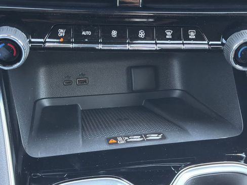 New 2026 Chevrolet Traverse RS image 7