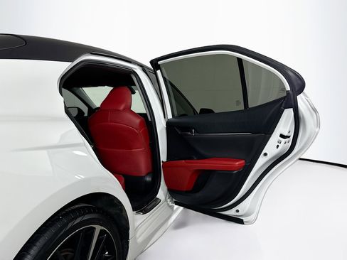 Used 2019 Toyota Camry XSE image 29