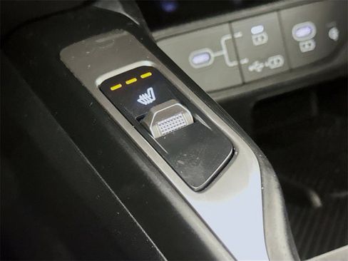 Certified 2025 Kia Sorento S w/ Panoramic Sunroof Package image 14