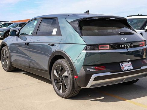 New 2026 Hyundai Ioniq 5 SE image 8