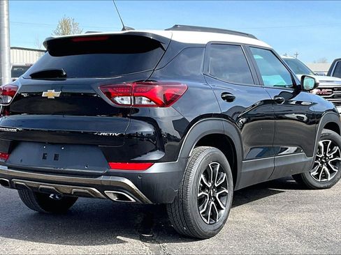 Used 2021 Chevrolet TrailBlazer ACTIV w/ Technology Package image 2