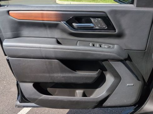 Used 2025 GMC Yukon Denali AWD/4WD image 24