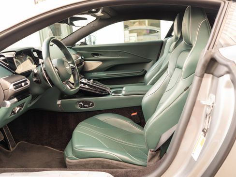 Used 2025 Aston Martin V8 Vantage Coupe image 13