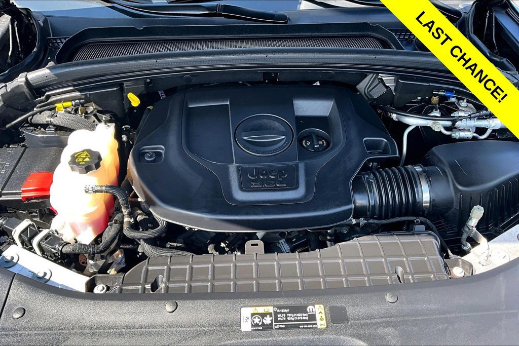 Used 2023 Jeep Grand Cherokee Overland w/ Luxury Tech Group IV AWD/4WD image 10