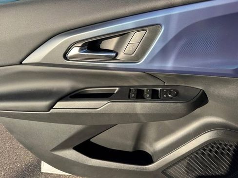 New 2026 Chevrolet Equinox EV LT image 18